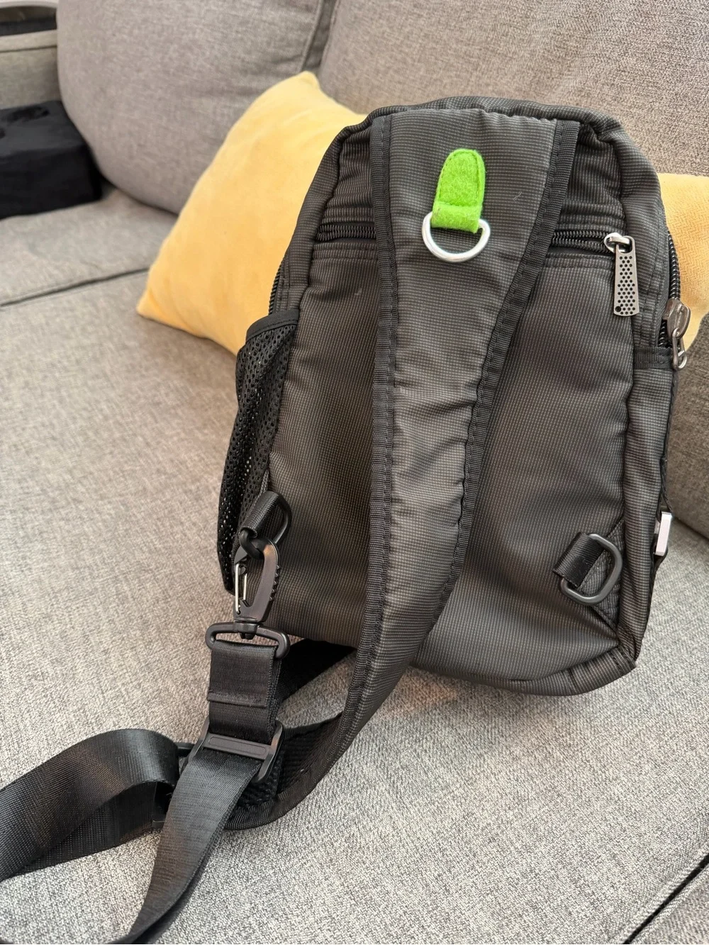 Nicgid Performance Men’s (Unisex) Black Sling Shoulder Bag many pockets GUC